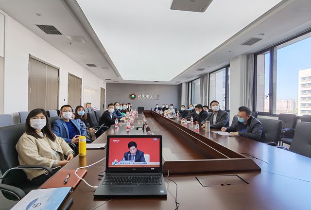 12bet手机端app官网观看十九届六中全会新闻发布会-良乡教工会场_副本.jpg