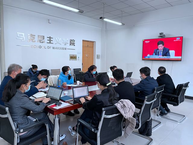 12bet手机端app官网观看十九届六中全会新闻发布会-中关村教工会场1_副本.jpg