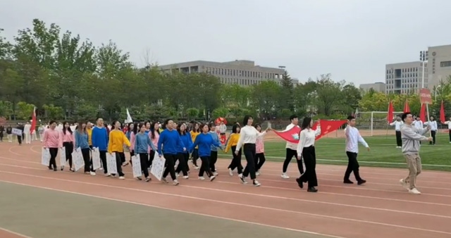 12bet手机端app官网在第60届校运会拼搏奋进.jpg