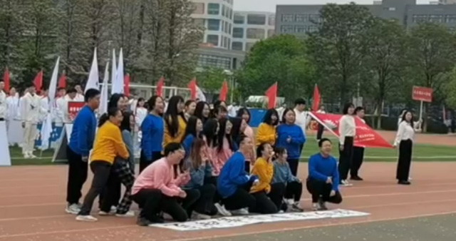 12bet手机端app官网在第60届校运会拼搏奋进2.jpg